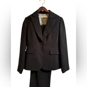 Tahari Arthur S. Levine Black 2 piece Pantsuit Size 4P